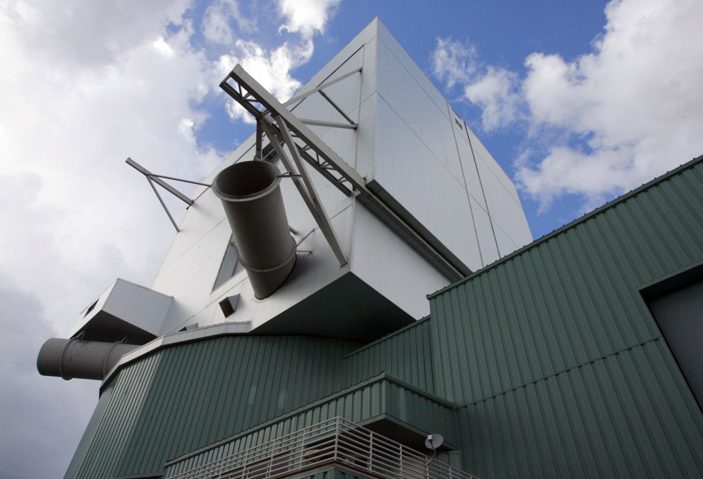 Largest binocular telescope